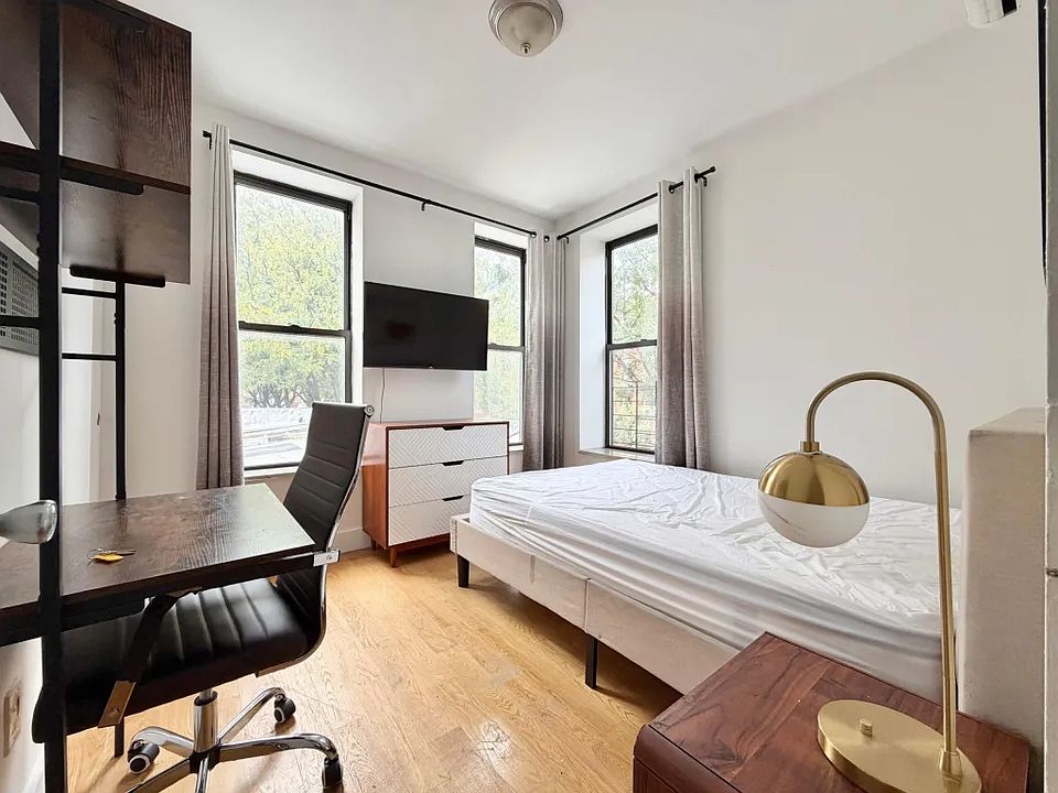 1st image of 1694 Park Ave #2N