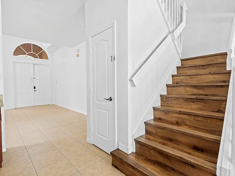 19389 SW 64th St — Photo 15