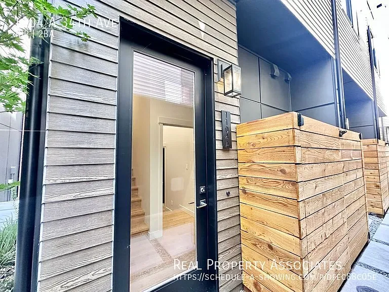 1104A 34th Ave — Photo 10