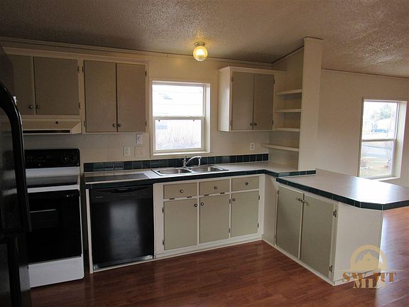 5th image of 84 Bedivere Blvd