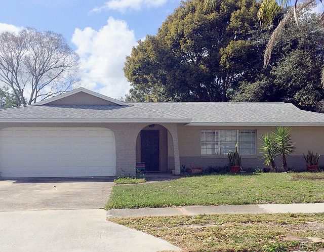 1st image of 28 Woodlake Dr