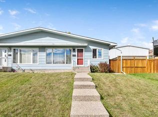 218 A Allan Cres SE, Calgary, AB T2J 0T4
