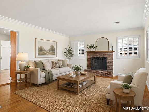 3rd image of 823 W Roderick Ave