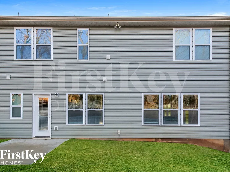 3845 Streamside Dr — Photo 15
