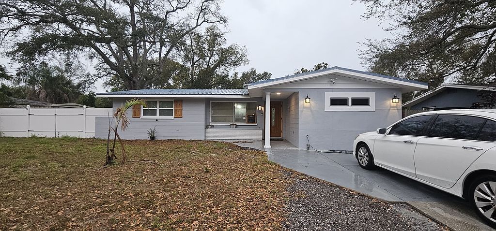 10468 108th St N - Property Image