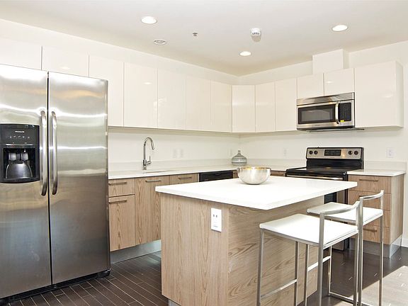 2nd image of 10 Dekalb Ave APT 404