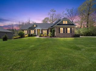 9126 Preserve Dr, Fenton, MI 48430