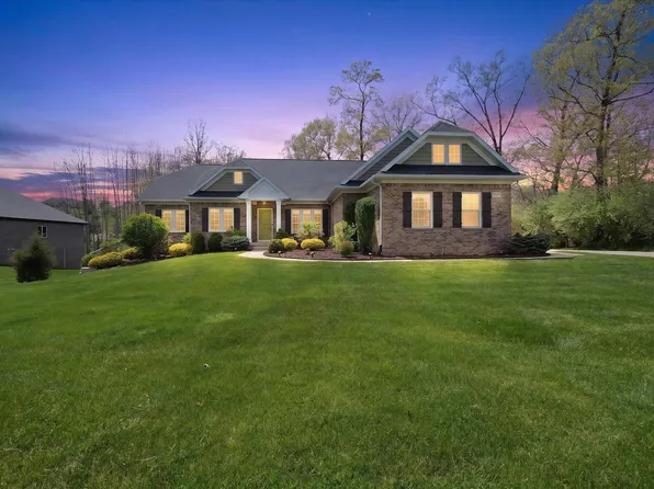 9126 Preserve Dr, Fenton, MI 48430
