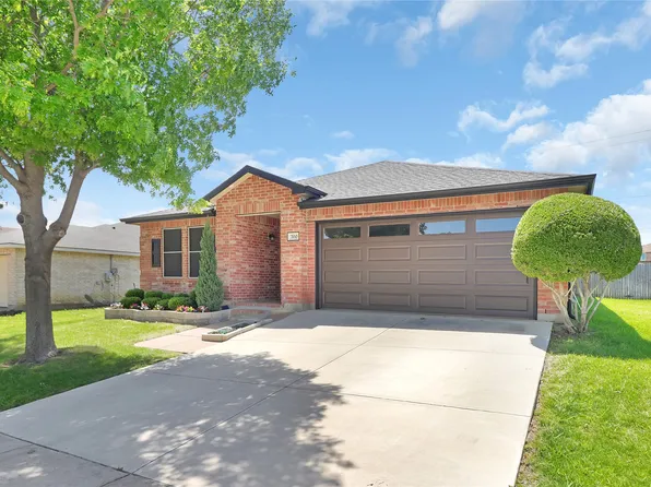 700 Harris Ridge Dr, Arlington, TX 76002