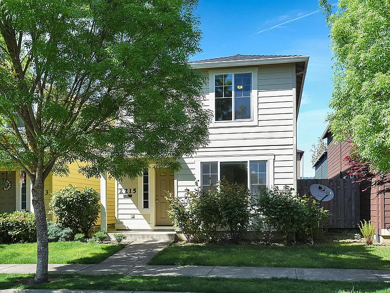 2215 Sam Parrett Dr — Photo 3