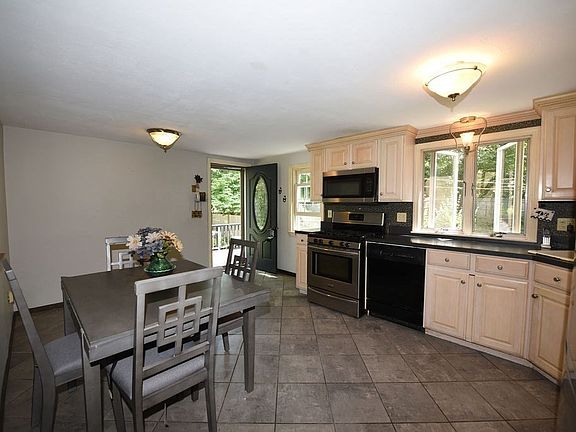 5th image of 6 Sheridan Dr