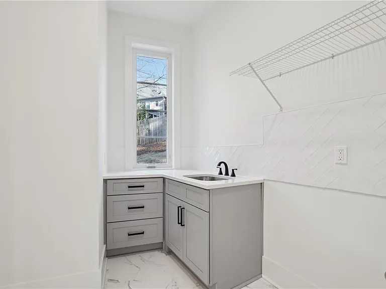 120 Thome Dr — Photo 33