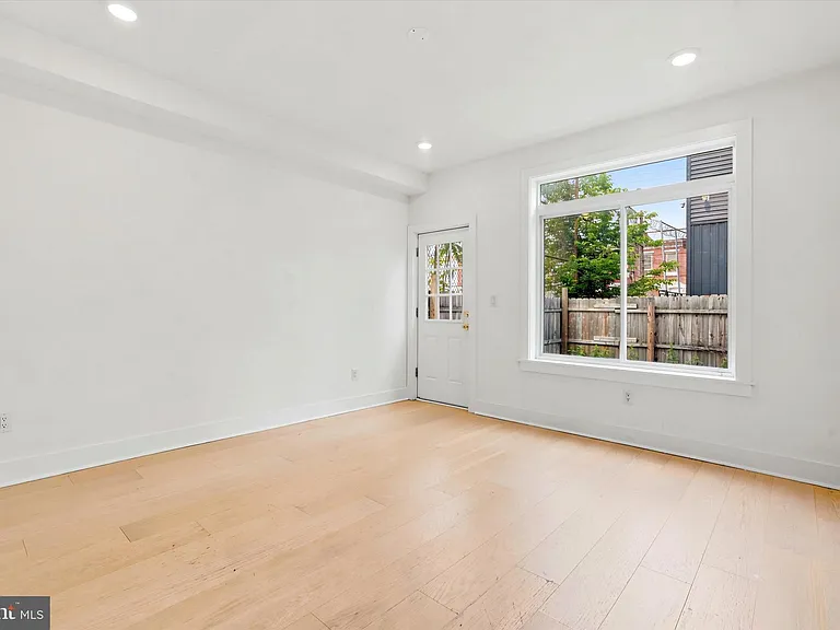 1843 E Huntingdon St #A — Photo 10