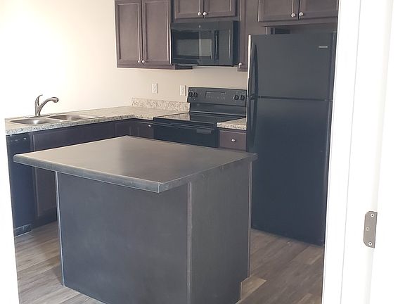 3rd image of 567 Dupont Rd #10