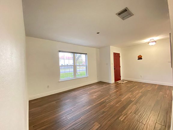 2nd image of 620 Whispering Hollow Dr