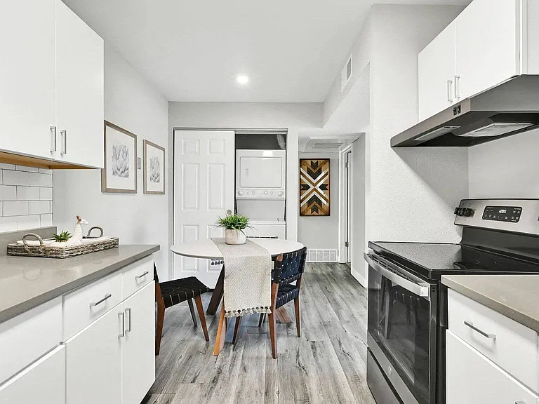 Park Capitol Apartment Homes — Photo 15