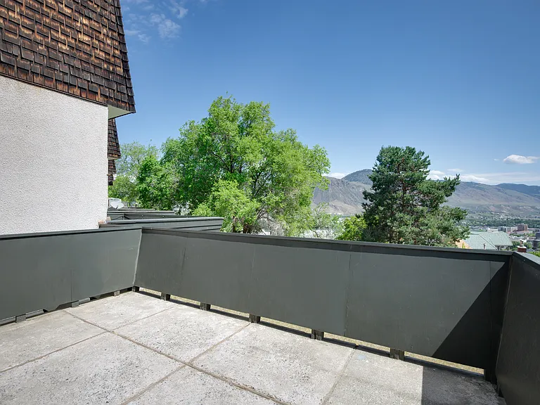 380 Pemberton Ter — Photo 15