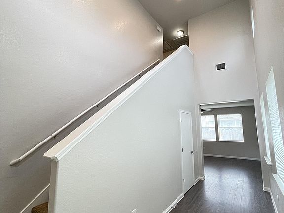 3rd image of 221 Sambar Dr