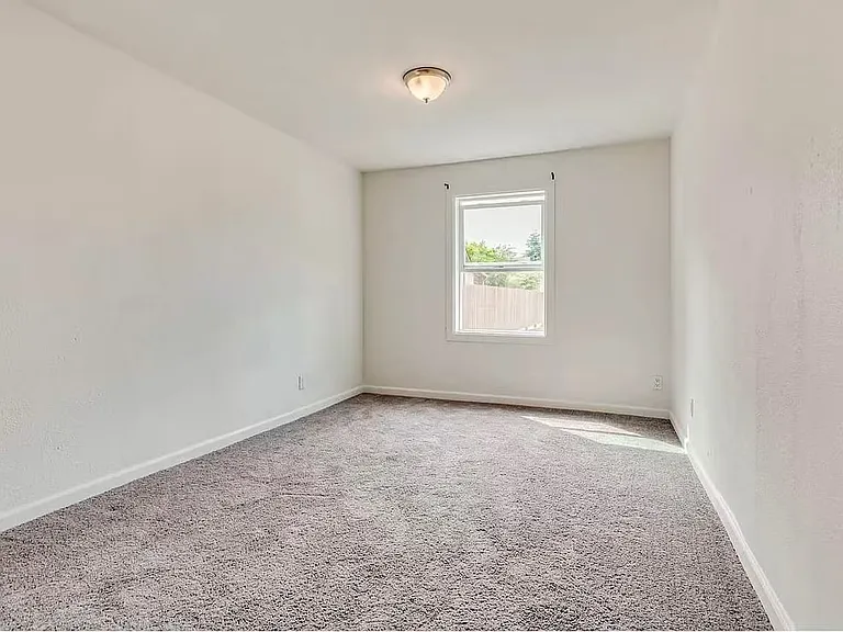 326 15th Ave — Photo 13