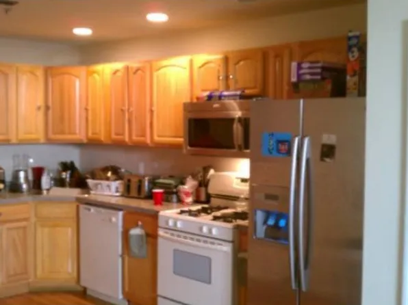 596 70th St, Guttenberg, NJ 07093