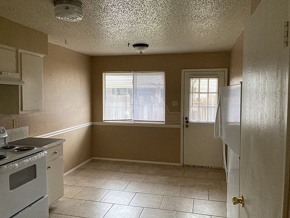 5th image of 2405 Shoemaker Dr Unit A
