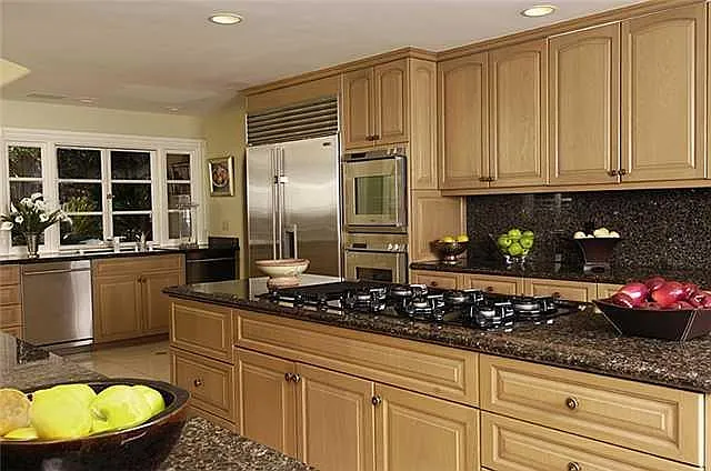 Gourmet kitchen