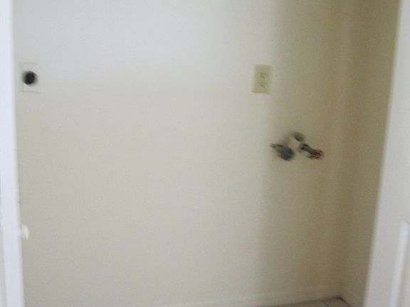 3rd image of 118 NE 41st Pl