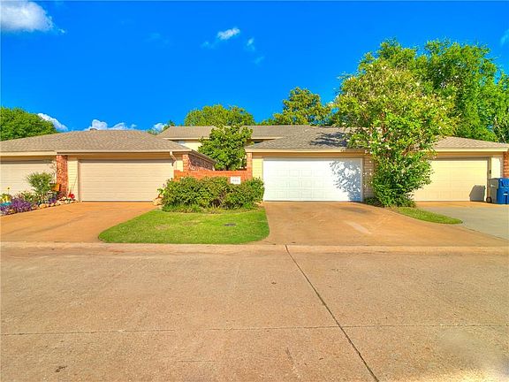 4th image of 604 Greenlea Chase W