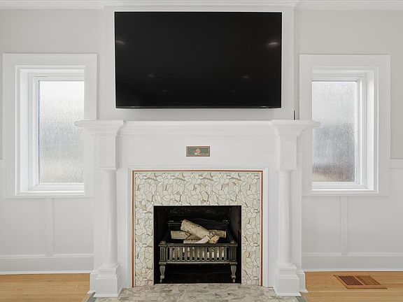 3rd image of 1018 S 1100 E