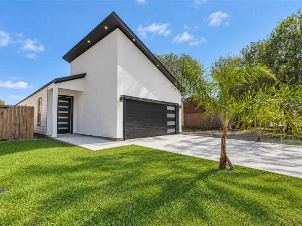 5606 Hollow Pnes, Houston, TX 77049