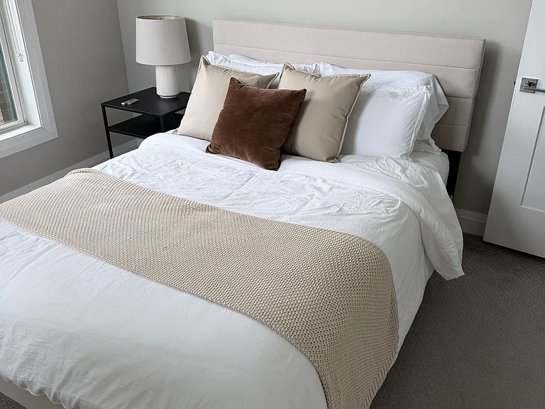 Bedroom 2 w/ Queen bed