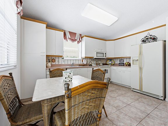 3rd image of 7954 Rockport Circle