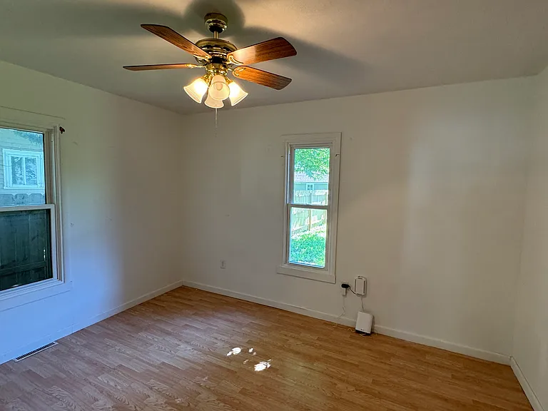 417 S Chicago Ave — Photo 11