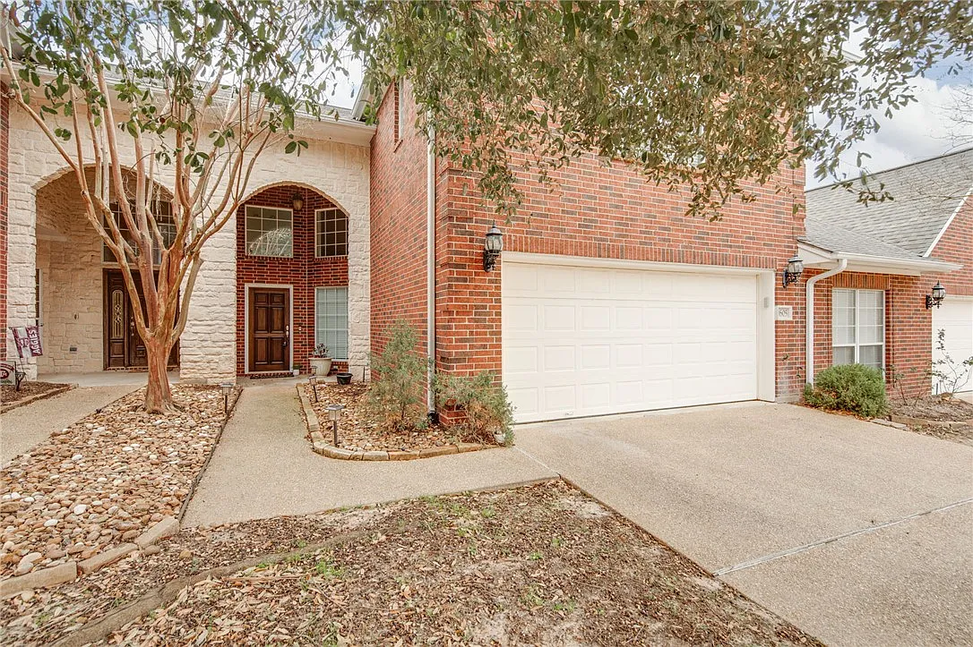 3 bed, 1898 sqft, $2,000 — Photo 3