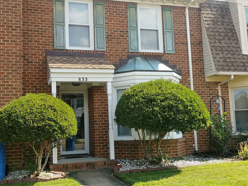 2nd image of 833 Sommerville Cres