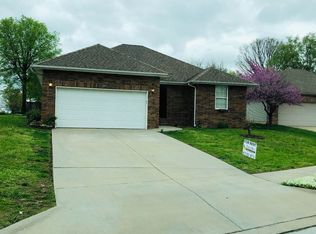 1007 W Oak St, Nixa, MO 65714