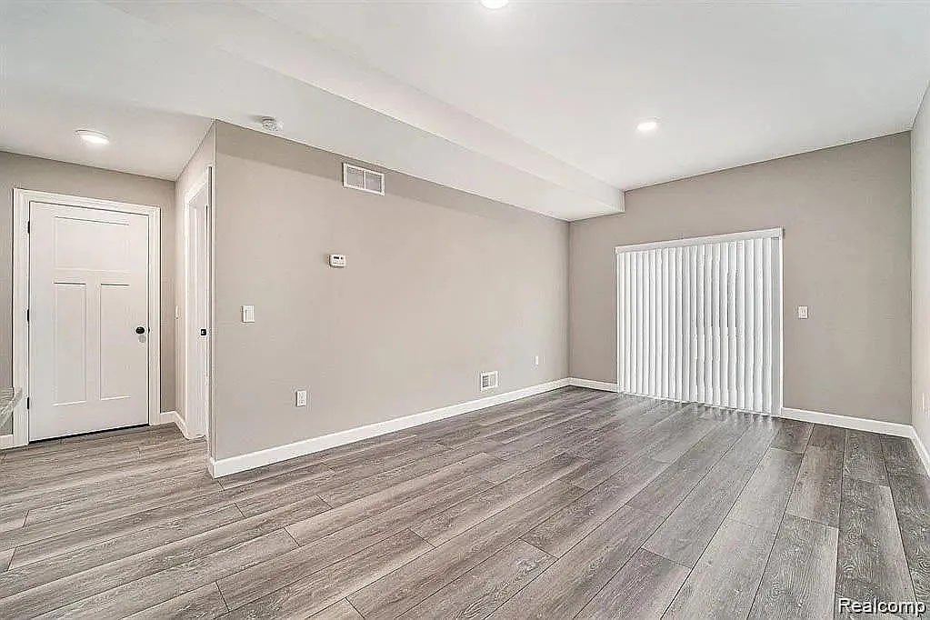 1251 E Woodward Heights Blvd — Photo 4