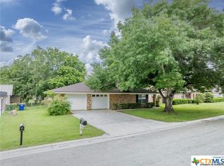 626 Oakland Ave, Gonzales, TX 78629