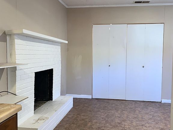 3rd image of 873 Chatwood St