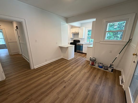 4th image of 901 Circle Dr