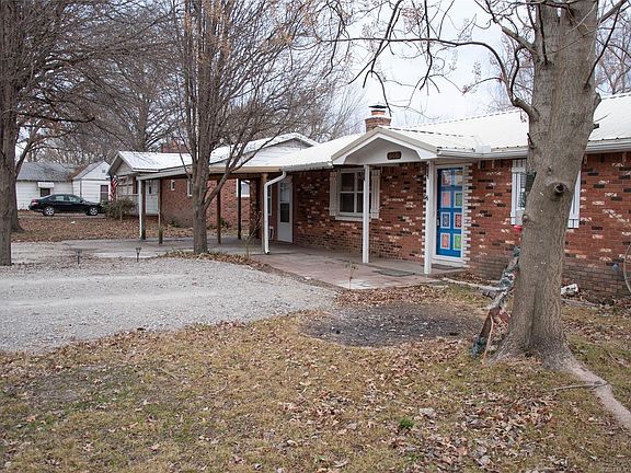 4th image of 609 S Wyandotte Ave