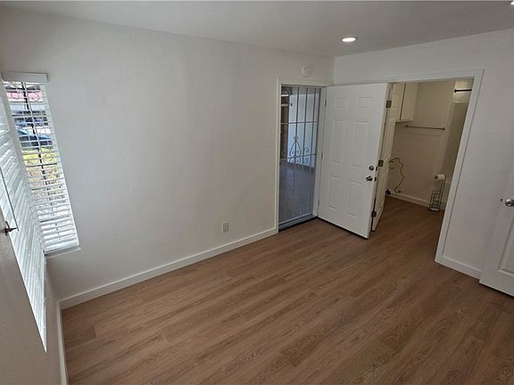 4th image of 210 S Paulsen Ave