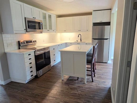 4th image of 223 3rd STREET NE