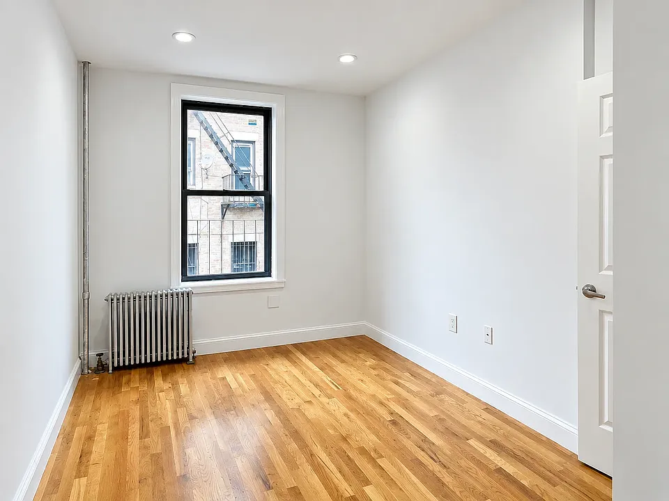 330 Lewis Ave #1D