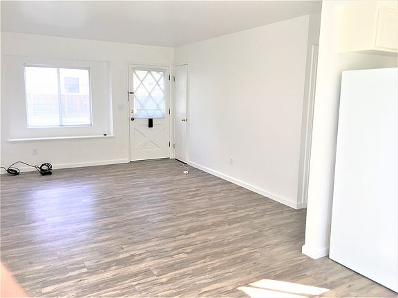 2nd image of 409 Pine St