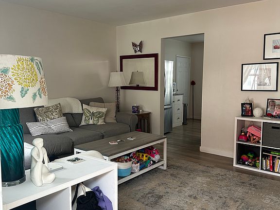 3rd image of 1321 Los Robles Ave #1323