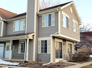 347 S Collins St #347, South Elgin, IL 60177