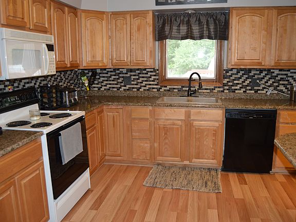 5th image of 3241 Viking Dr