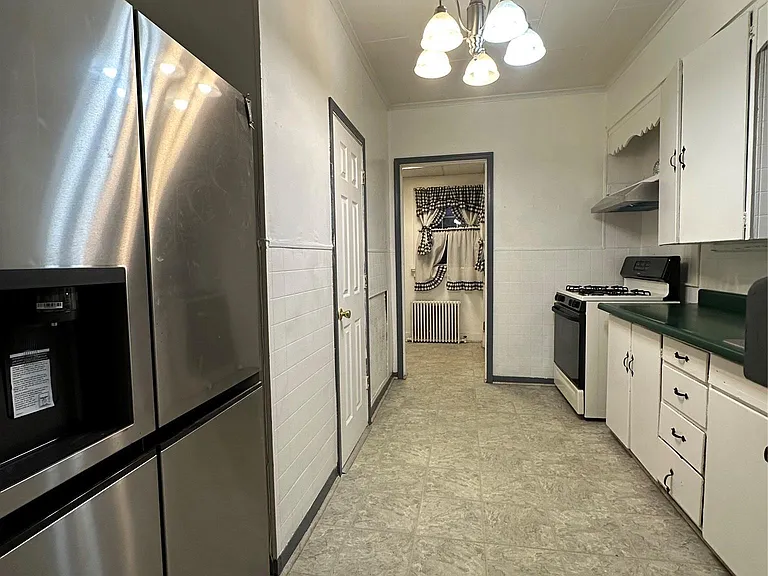 9 Elizabeth St #1 — Photo 2