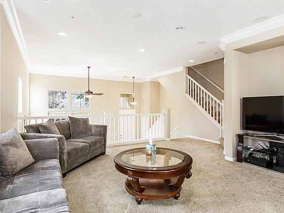 4th image of 210 Summer Ln